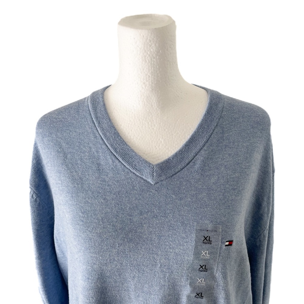 Tommy Hilfiger Men’s FLAG LOGO V-NECK SWEATER, In Cloud Heather - Picture 3 of 6